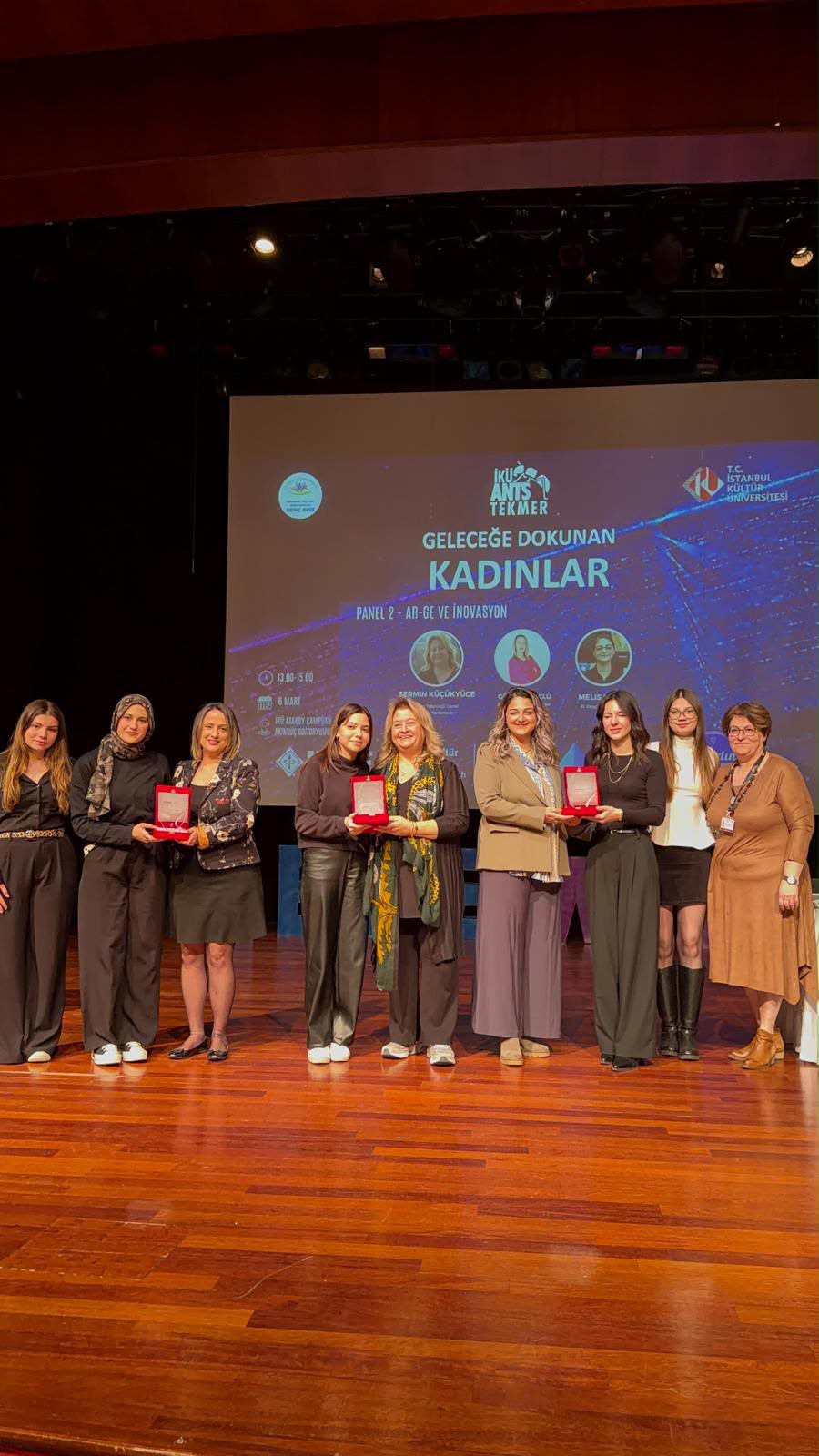 Geleceğe Dokunan Kadınlar